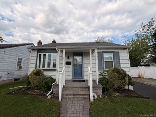 7 Foran Place, Hicksville, NY 11801