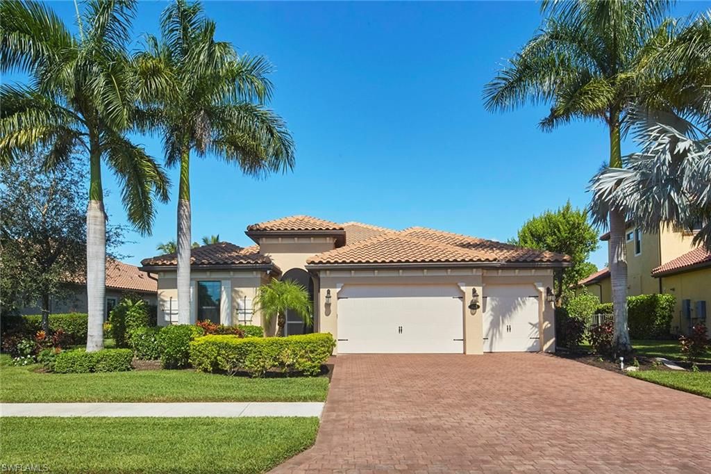 1621 Songbird CT, Naples, FL 34120