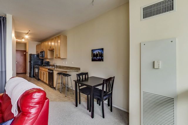 210 S Desplaines Street 803, Chicago, IL 60661