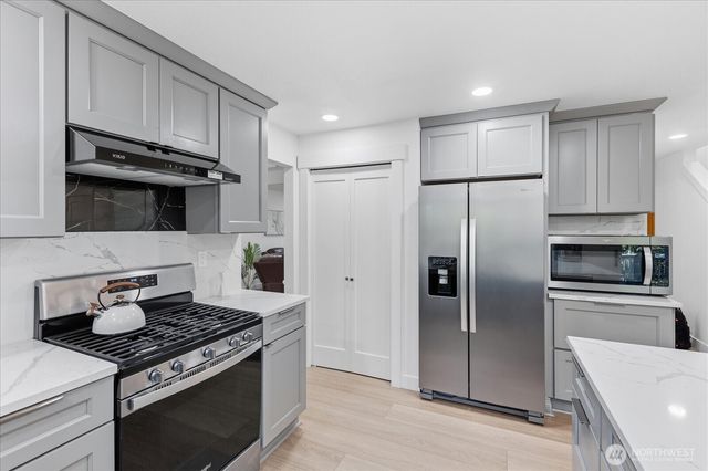 16832 119TH Place NE, Bothell, WA 98011