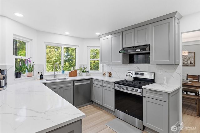 16832 119TH Place NE, Bothell, WA 98011