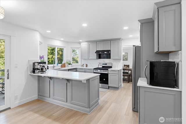 16832 119TH Place NE, Bothell, WA 98011