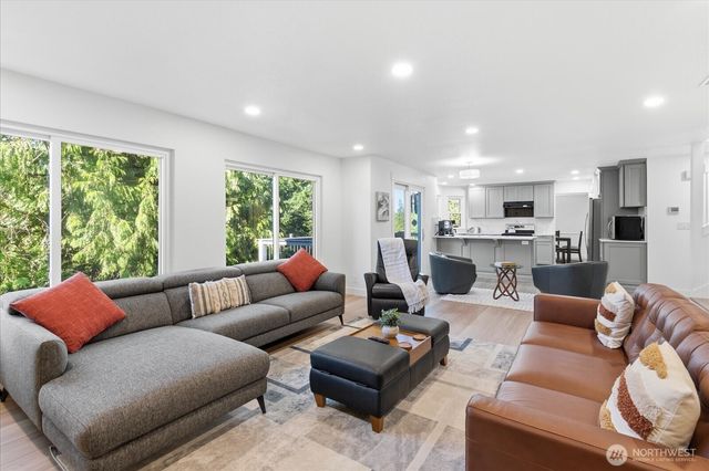 16832 119TH Place NE, Bothell, WA 98011