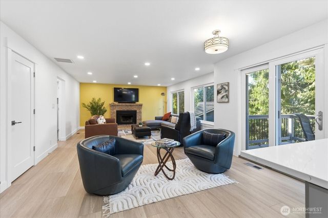16832 119TH Place NE, Bothell, WA 98011