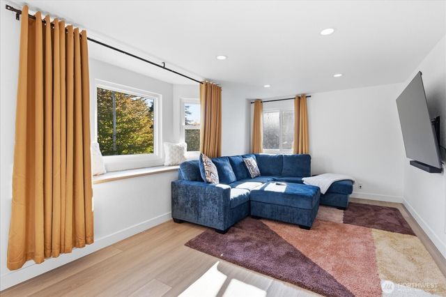 16832 119TH Place NE, Bothell, WA 98011