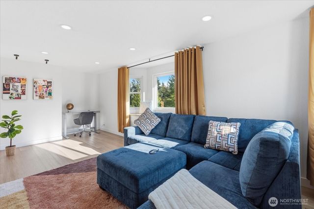 16832 119TH Place NE, Bothell, WA 98011