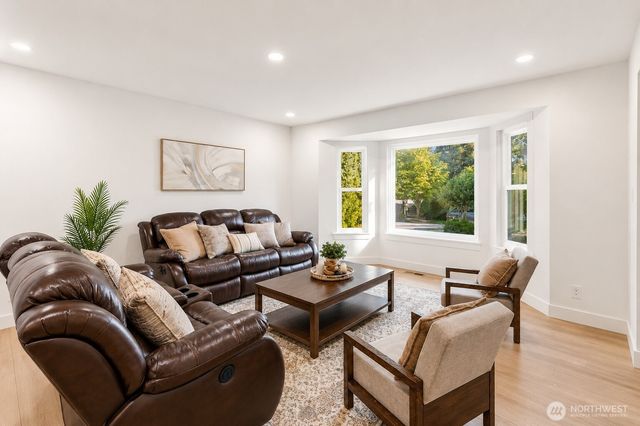16832 119TH Place NE, Bothell, WA 98011