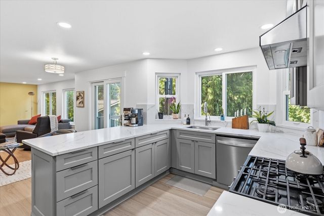 16832 119TH Place NE, Bothell, WA 98011