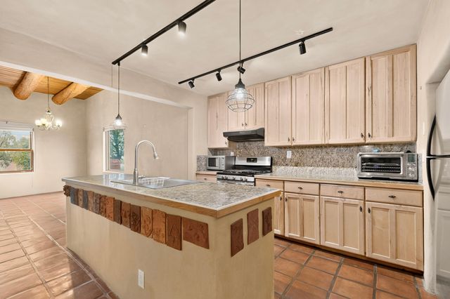 6 Enebro Place, Santa Fe, NM 87508
