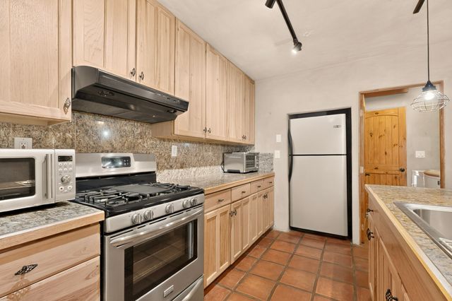 6 Enebro Place, Santa Fe, NM 87508