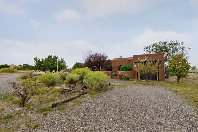 6 Enebro Place, Santa Fe, NM 87508