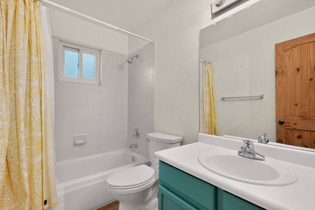 6 Enebro Place, Santa Fe, NM 87508