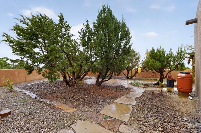 6 Enebro Place, Santa Fe, NM 87508