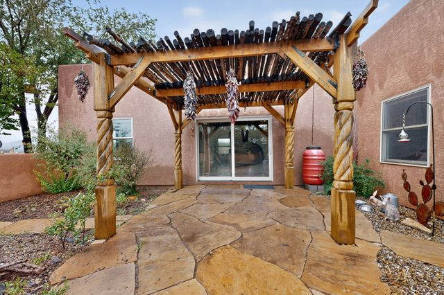 6 Enebro Place, Santa Fe, NM 87508