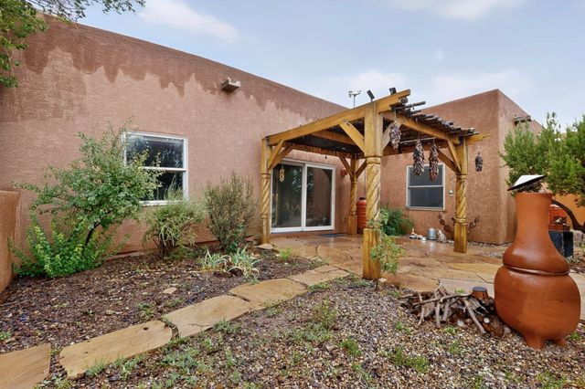 6 Enebro Place, Santa Fe, NM 87508