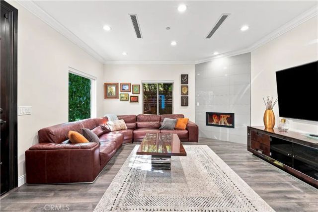 430 N Parish Place, Burbank, CA 91506