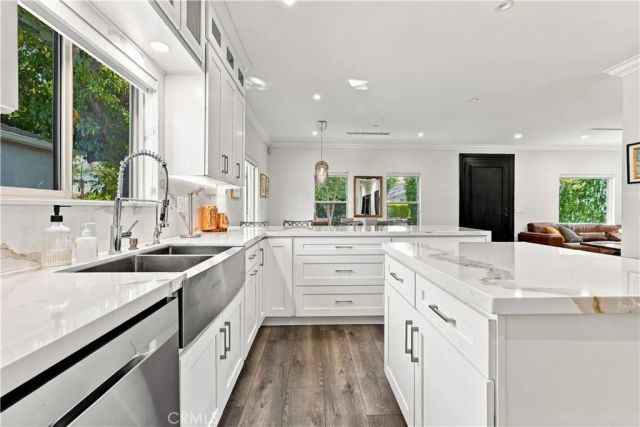 430 N Parish Place, Burbank, CA 91506