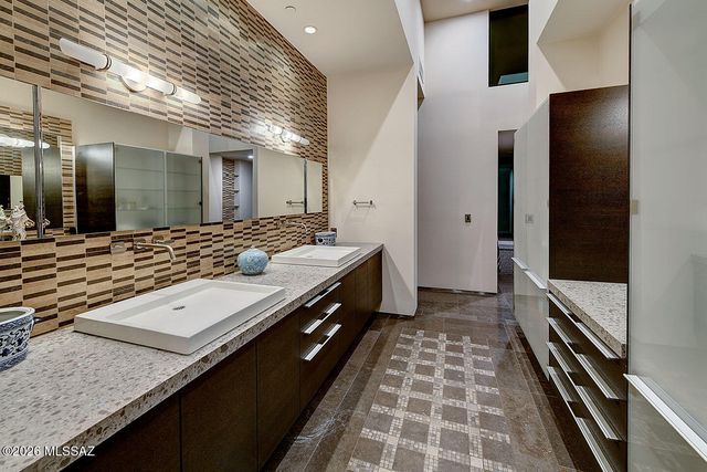 6830 N Hole-In-The-Wall Way, Tucson, AZ 85750