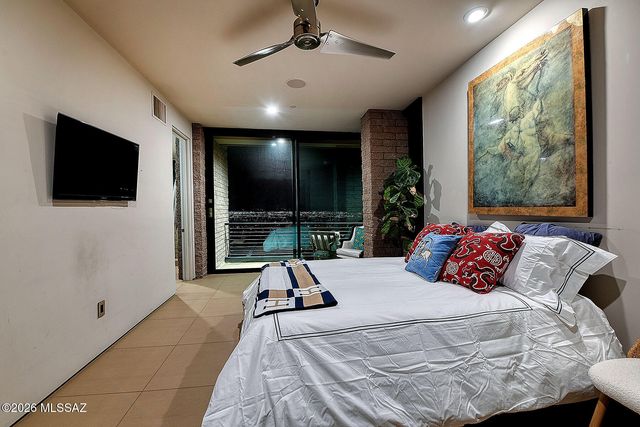 6830 N Hole-In-The-Wall Way, Tucson, AZ 85750