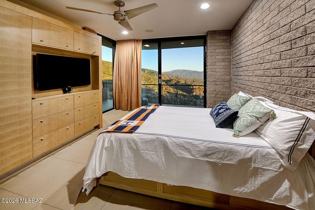 6830 N Hole-In-The-Wall Way, Tucson, AZ 85750