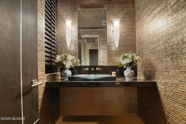 6830 N Hole-In-The-Wall Way, Tucson, AZ 85750