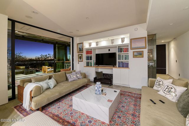 6830 N Hole-In-The-Wall Way, Tucson, AZ 85750