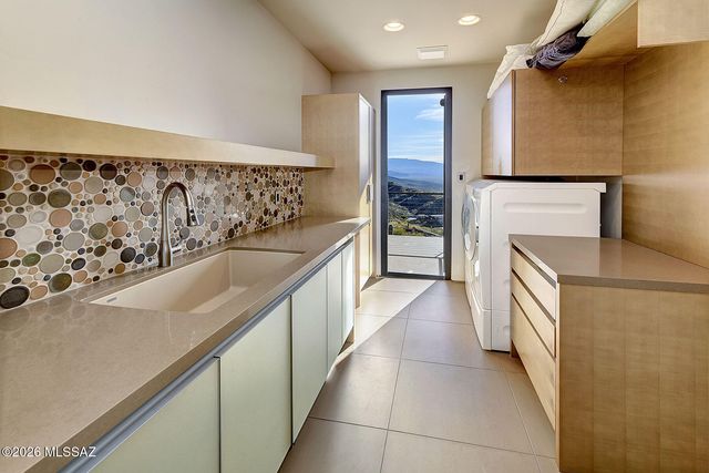 6830 N Hole-In-The-Wall Way, Tucson, AZ 85750