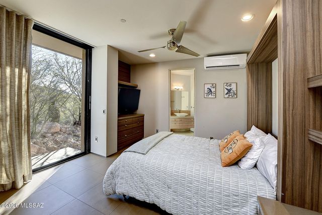 6830 N Hole-In-The-Wall Way, Tucson, AZ 85750