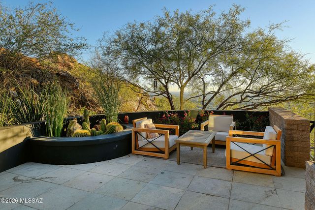 6830 N Hole-In-The-Wall Way, Tucson, AZ 85750