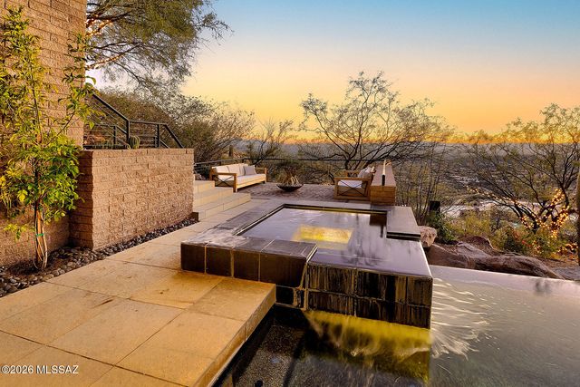 6830 N Hole-In-The-Wall Way, Tucson, AZ 85750