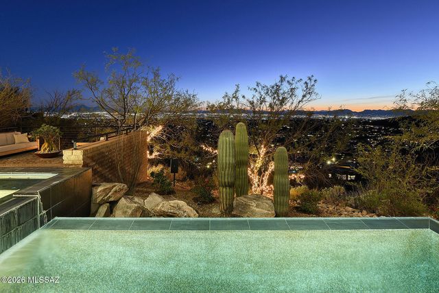 6830 N Hole-In-The-Wall Way, Tucson, AZ 85750