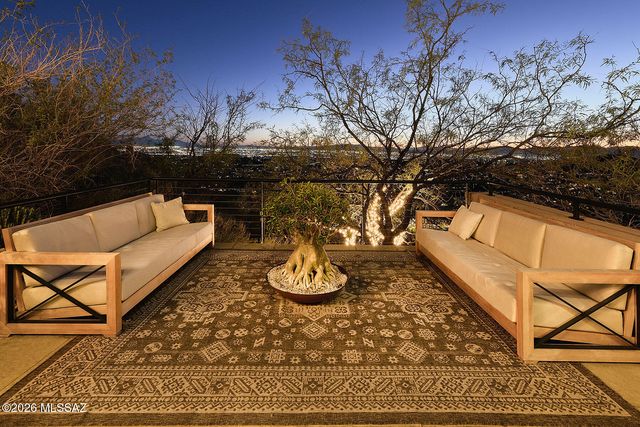 6830 N Hole-In-The-Wall Way, Tucson, AZ 85750