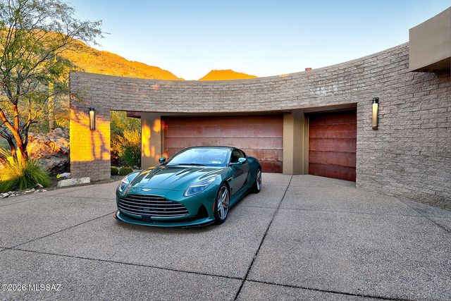 6830 N Hole-In-The-Wall Way, Tucson, AZ 85750