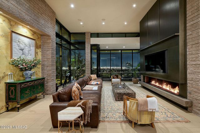 6830 N Hole-In-The-Wall Way, Tucson, AZ 85750