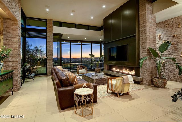 6830 N Hole-In-The-Wall Way, Tucson, AZ 85750