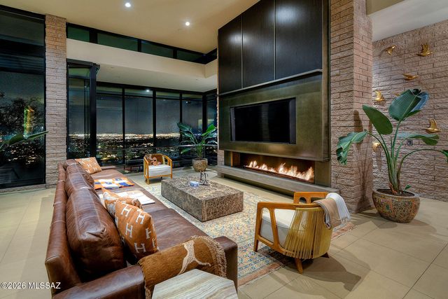 6830 N Hole-In-The-Wall Way, Tucson, AZ 85750