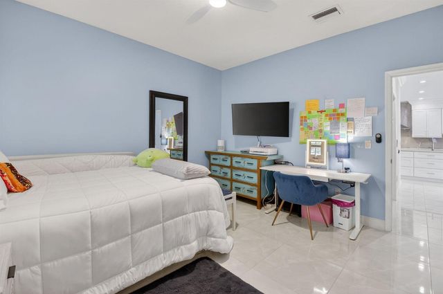 1502 SW 5th Avenue, Boca Raton, FL 33432