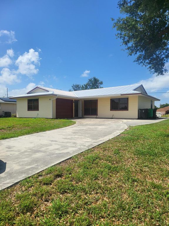 613 SW Pueblo Terrace, Port St. Lucie, Port St Lucie, FL 34953