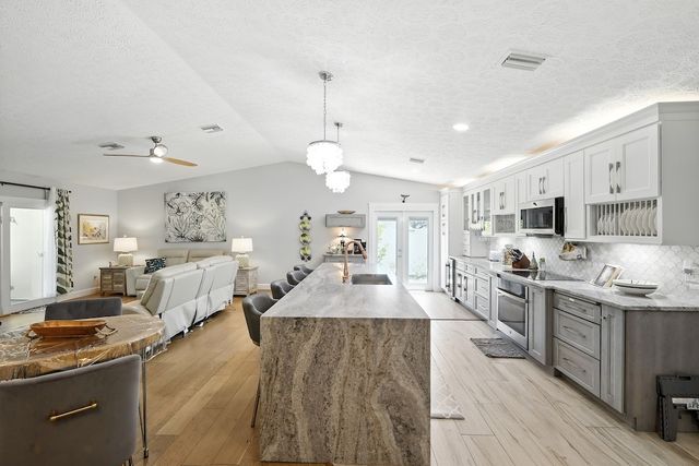 725 Acacia Road, Vero Beach, FL 32963