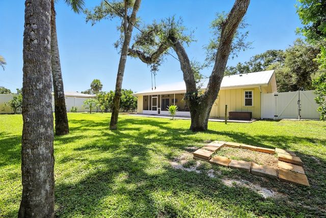 725 Acacia Road, Vero Beach, FL 32963