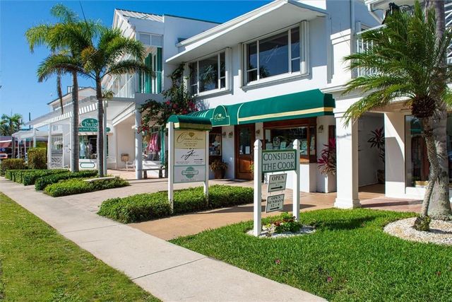 725 Acacia Road, Vero Beach, FL 32963