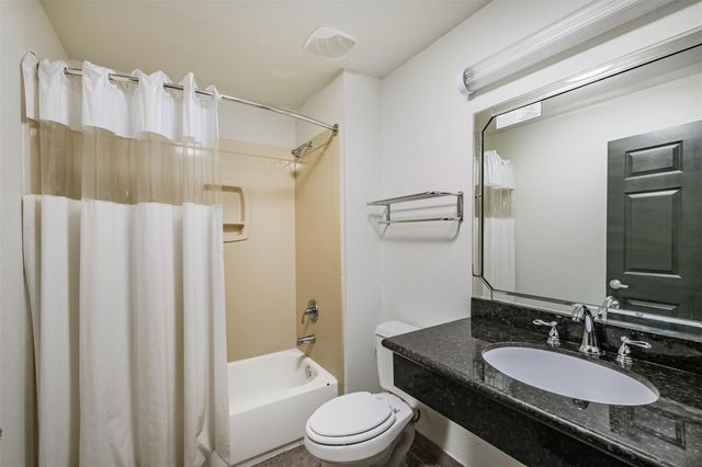 1025 Swanson Street 211, Houston, TX 77030