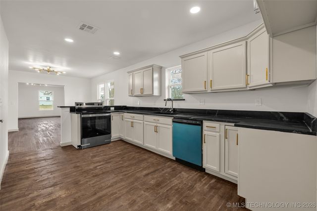 1017 W Newton Street, Tulsa, OK 74127