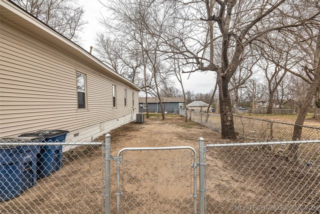 1017 W Newton Street, Tulsa, OK 74127