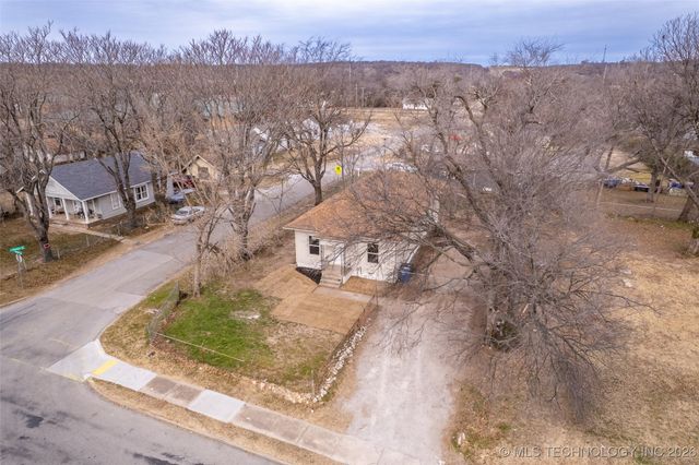 1017 W Newton Street, Tulsa, OK 74127