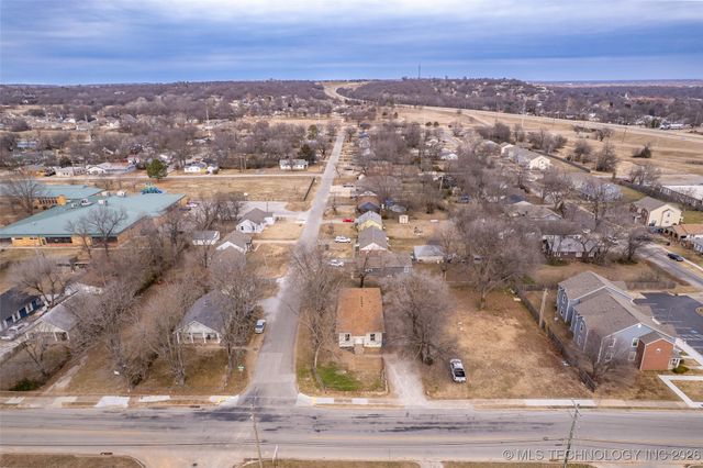 1017 W Newton Street, Tulsa, OK 74127