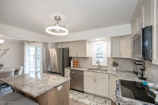 6924 Day Drive, Parma, OH 44129