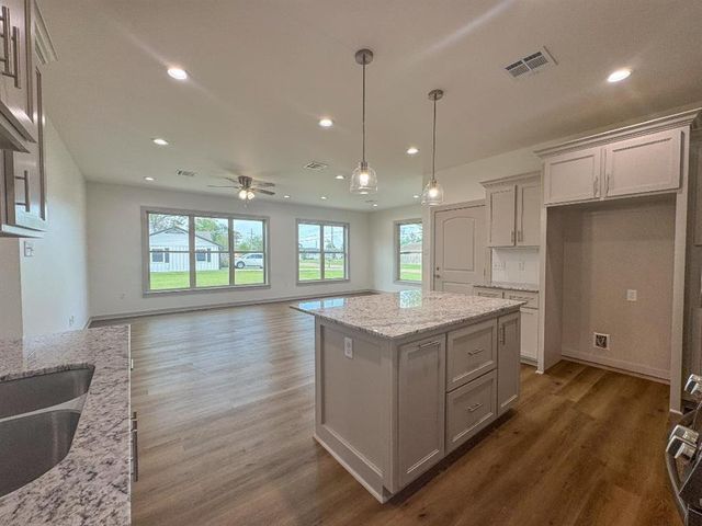 2009 Guillory Street, Westlake, LA 70669