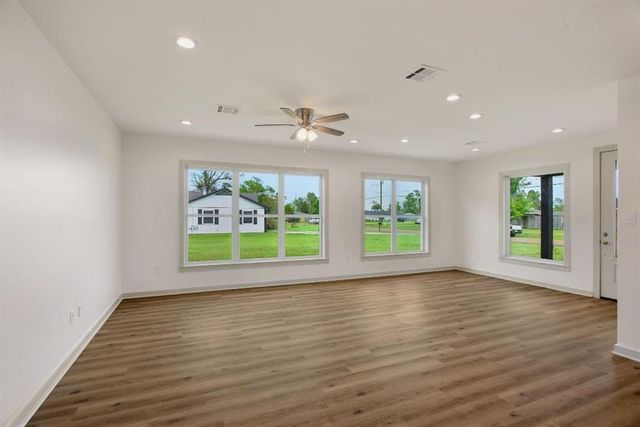 2009 Guillory Street, Westlake, LA 70669