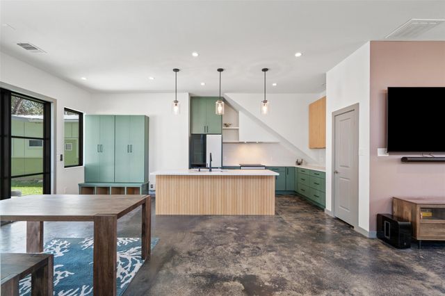 5928 Lux ST, Austin, TX 78721